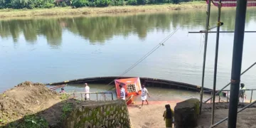 തിരുവോണത്തോണി ക്ഷേത്രക്കടവില്‍ മറിഞ്ഞപ്പോള്‍