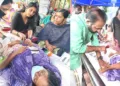 1. സെക്രട്ടേറിയറ്റിന് മുന്നില് എല്പിഎസ്ടി റാങ്ക് ഹോള്ഡേഴ്സ് നടത്തുന്ന പ്രതിഷേധസമരത്തിന്റെ ഭാഗമായി നിരാഹാരമിരിക്കുന്ന വളര്മതിയുടെ ആരോഗ്യനില ഡോക്ടര് പരിശോധിക്കുന്നു, 2. ബിജെപി സംസ്ഥാന ജനറല് സെക്രട്ടറി അഡ്വ. എസ്. സുരേഷ് സന്ദര്ശിച്ചപ്പോള്