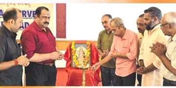 വിശ്വ ആയുര്‍വേദ പരിഷത്ത് സംസ്ഥാന നേതൃയോഗം ആരോഗ്യഭാരതി സംസ്ഥാന പ്രസിഡന്റ് ഡോ. ജെ. രാധാകൃഷ്ണന്‍ ഉദ്ഘാടനം ചെയ്യുന്നു. ഡോ. രവികുമാര്‍ കല്യാണിശ്ശേരില്‍, ഡോ. ടി. ടി. കൃഷ്ണകുമാര്‍, ഡോ. ആദര്‍ശ് സി. രവി തുടങ്ങിയവര്‍ സമീപം