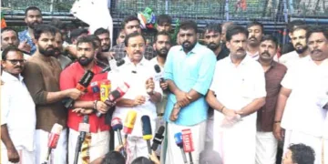 സെക്രട്ടേറിയറ്റ് നടയില് അനിശ്ചിതകാല നിരാഹാരസമരം നടത്തുന്ന എല്പിഎസ്ടി റാങ്ക് ഹോള്ഡേഴ്സിന് ഐക്യദാര്ഡ്യം പ്രകടിപ്പിച്ചുകൊണ്ട് യുവമോര്ച്ച തിരുവനന്തപുരം സൗത്ത് ജില്ലാ കമ്മിറ്റിയുടെ സെക്രട്ടേറിയറ്റ് മാര്ച്ച് വി. മുരളീധരന് എംഎല്എ ഉദ്ഘാടനം ചെയ്യുന്നു