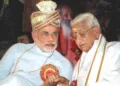 പ്രധാനമന്ത്രി നരേന്ദ്രമോദിക്കൊപ്പം അശോക് സിംഗാള്‍ (ഫയല്‍)