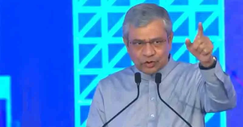 ഇന്ത്യയുടെ ആദ്യ തദ്ദേശീയ ബുള്ളറ്റ് ട്രെയിൻ; പരീക്ഷണ ഓട്ടം മെയ് – ജൂൺ മാസങ്ങളിൽ, പ്രഖ്യാപിച്ച് റെയിൽവേ മന്ത്രി അശ്വിനി വൈഷ്ണവ്