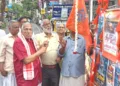 ശ്രീകൃഷ്ണജയന്തിയോടനുബന്ധിച്ച് ഗോകുല പതാക ഉയര്ത്തുന്ന എംഎ സാര്