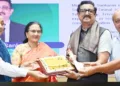 അഹമ്മദാബാദില്‍ നടന്ന ചടങ്ങില്‍ ഡോ. വി.ജി. പട്ടേല്‍ ദേശീയ പുരസ്‌കാരം ശ്രീചിത്ര തിരുനാള്‍ ഇന്‍സ്റ്റിറ്റ്യൂട്ട് ഫോര്‍ മെഡിക്കല്‍ സയന്‍സസ് ആന്‍ഡ് ടെക്‌നോളജിയിലെ സയന്റിസ്റ്റ് ബാലറാം ശങ്കരന്‍ ഏറ്റുവാങ്ങുന്നു