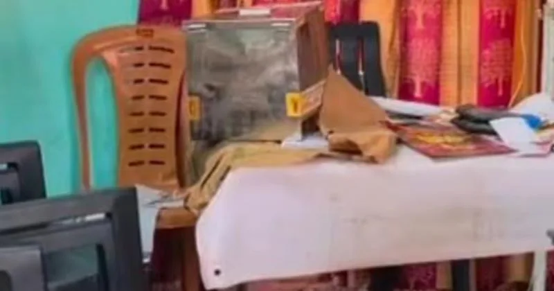 അടൂരില് ക്ഷേത്രത്തില് മോഷണം,സ്വര്ണവും പണവും കവര്ന്നു