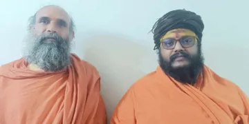 ജുന അഘാഡ ഗുജറാത്ത് ഗോശാല ആശ്രമത്തിലെ മഹാമണ്ഡലേശ്വര്‍ രവി ശരണാനന്ദജി മഹാരാജും ചെറുകോട് ആഞ്ജനേയാശ്രമം മഠാധിപതി സ്വാമി ഹനുമല്‍പാദാനന്ദ
സരസ്വതിയും കണ്ണൂര്‍ ആറാട്ട് റോഡില്‍ നടന്ന സത്സംഗത്തില്‍ പങ്കെടുക്കാനെത്തിയപ്പോള്‍