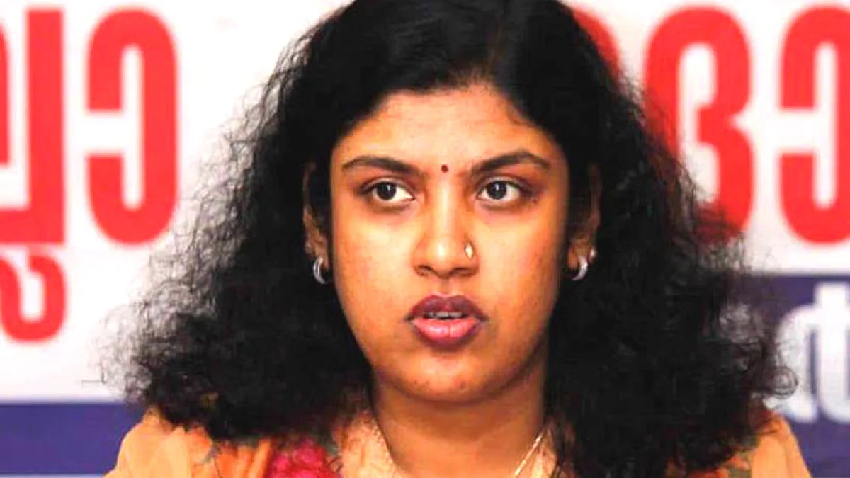 ചിന്ത ജെറോം പെട്ടു! പി എച്ച്ഡി പ്രബന്ധം പരിശോധിക്കാന് നാലംഗ സമിതിയെ നിയോഗിച്ച് കേരള സര്വ്വകലാശാല