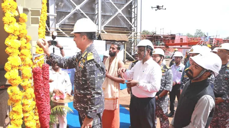കൊച്ചി കപ്പല്‍ശാലയില്‍ നാവികസേനയ്ക്കായി നിര്‍മിക്കുന്ന പുതുതലമുറ മിസൈല്‍ കപ്പലിന് കീലിടുന്നു