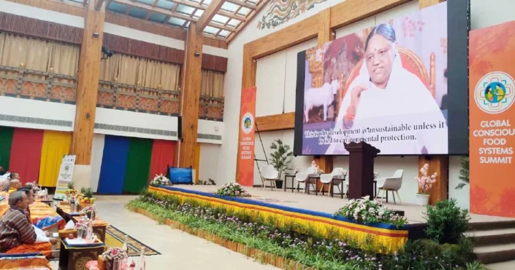ഗ്ലോബല് കോണ്ഷ്യസ് ഫുഡ് സിസ്റ്റംസ് ഉച്ചകോടിയില് മാതാ അമൃതാനന്ദമയീ ദേവി വീഡിയോ കോണ്ഫറന്സ് വഴി മുഖ്യപ്രഭാഷണം നടത്തുന്നു