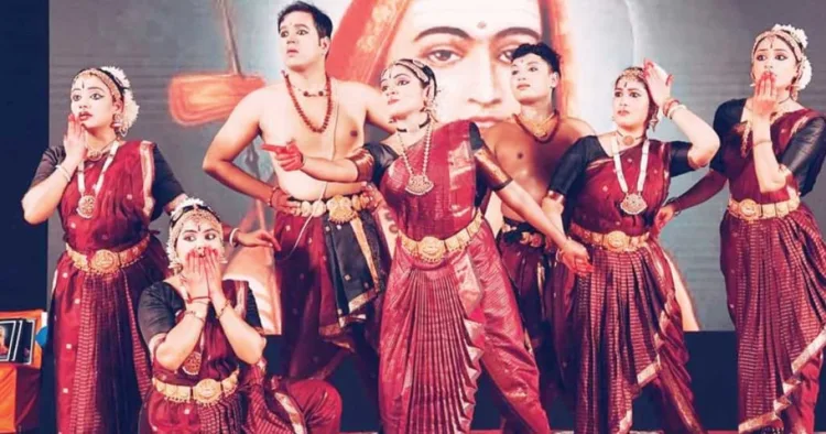 ഉജ്ജയിന്‍ നാരായണ്‍ ധാം ക്ഷേത്രത്തില്‍ ശ്രീകൃഷ്ണ പര്‍വ് 2026ല്‍ ഡോ. ഗൗരിപ്രിയയുടെ നേതൃത്വത്തില്‍ അവതരിപ്പിച്ച ഭരതനാട്യം