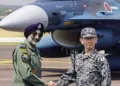 ഭാരത വ്യോമസേനാ മേധാവി എയര് ചീഫ് മാര്ഷല് അമര് പ്രീത് സിങ്ങും ജപ്പാന് വ്യോമസേനാ മേധാവി ജനറല് തകേഹിറോ മൊറിറ്റയും ജോധ്പൂരിലെ വ്യോമസേനാ താവളത്തില്