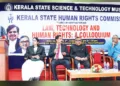 ജസ്റ്റിസ് എസ്. മുരളീധര്‍ സെമിനാര്‍ ഉദ്ഘാടനം ചെയ്യുന്നു. കമ്മിഷന്‍ അംഗങ്ങളായ വി. ഗീത, കെ. ബൈജുനാഥ്, ചെയര്‍പേഴ്‌സണ്‍ ജസ്റ്റിസ് അലക്‌സാണ്ടര്‍ തോമസ്, പ്രഭാഷകന്‍ അഡ്വ. ഹെന്റി ടിഫാന, കമ്മീഷന്‍ സെക്രട്ടറി കെ എസ് ശ്രീജ തുടങ്ങിയവര്‍ സമീപം