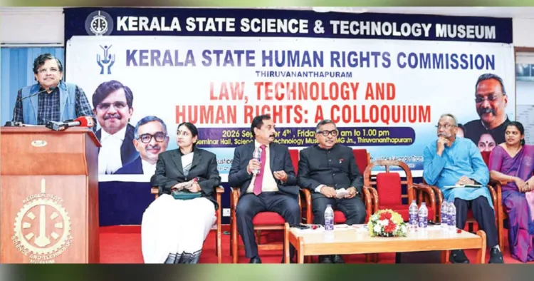 ജസ്റ്റിസ് എസ്. മുരളീധര്‍ സെമിനാര്‍ ഉദ്ഘാടനം ചെയ്യുന്നു. കമ്മിഷന്‍ അംഗങ്ങളായ വി. ഗീത, കെ. ബൈജുനാഥ്, ചെയര്‍പേഴ്‌സണ്‍ ജസ്റ്റിസ് അലക്‌സാണ്ടര്‍ തോമസ്, പ്രഭാഷകന്‍ അഡ്വ. ഹെന്റി ടിഫാന, കമ്മീഷന്‍ സെക്രട്ടറി കെ എസ് ശ്രീജ തുടങ്ങിയവര്‍ സമീപം