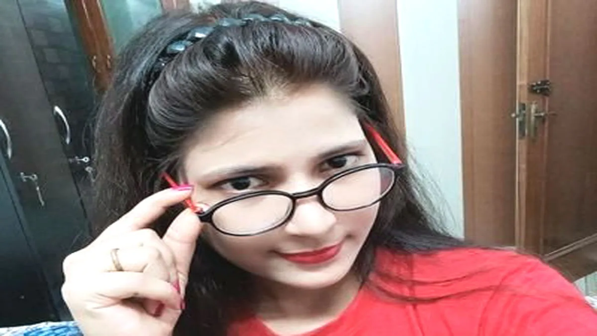 ഹിന്ദുവിശ്വാസങ്ങളെയും മോദിയെയും അപമാനിച്ച കരിഷ്മ അസീസിനെതിരെ കേസെടുക്കാന് നിര്ദേശിച്ച് ദല്ഹി കോടതി