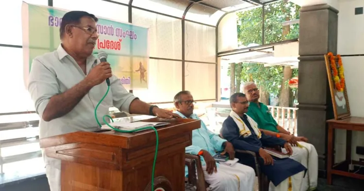 ആലുവ അദ്വൈതാശ്രമത്തിൽ നടന്ന ഭാരതീയ കിസാൻ സംഘ് സം സ്ഥാനനേതൃയോഗം ദേശീയ സമിതി അംഗം ഈ. നാരായണൻകുട്ടി ഉദ്ഘാടനം ചെയ്യുന്നു.