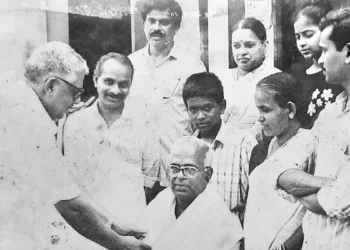 പി. നാരായണന്റെ ഷഷ്ടിപൂര്‍ത്തി വേളയില്‍ പി.ഇ.ബി. മേനോന്‍, ജന്മഭൂമി മാനേജര്‍ മോഹനന്‍ (അപ്പു ചേട്ടന്‍), കെ കുഞ്ഞിക്കണ്ണന്‍, നാരായണ്‍ജിയുടെ കുടുംബാംഗങ്ങള്‍ എന്നിവര്‍