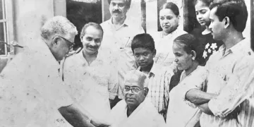 പി. നാരായണന്റെ ഷഷ്ടിപൂര്‍ത്തി വേളയില്‍ പി.ഇ.ബി. മേനോന്‍, ജന്മഭൂമി മാനേജര്‍ മോഹനന്‍ (അപ്പു ചേട്ടന്‍), കെ കുഞ്ഞിക്കണ്ണന്‍, നാരായണ്‍ജിയുടെ കുടുംബാംഗങ്ങള്‍ എന്നിവര്‍