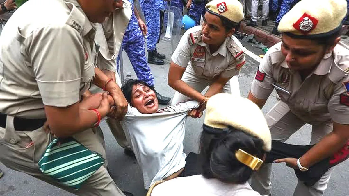 ‘പത്രം വായിക്കുമ്പോള് തോന്നുന്ന എല്ലാത്തിനും നിങ്ങള് ഹര്ജി ഫയല് ചെയ്യുമോ?’ ഹര്ജിക്കാരനോട് ക്ഷോഭിച്ച് കോടതി