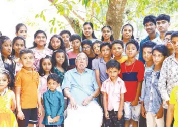 ജന്മനാട്ടില് ബാലഗോകുലത്തിലെ കുരുന്നുകള്ക്കൊപ്പം എംഎ സാര് (ഫയല് ചിത്രം)