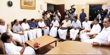 മാറാട് സമാധാന ചര്‍ച്ചയില്‍ എ. കെ. ആന്റണി, കെ. ശങ്കരനാരായണന്‍, പി. കെ. കുഞ്ഞാലിക്കുട്ടി, അഡ്വ. പി. എസ്. ശ്രീധരന്‍പിള്ള, ഡോ. എം. കെ. മുനീര്‍, പി. ഗോപിനാഥ പിള്ള, ജെ. ശിശുപാലന്‍, കുമ്മനം രാജശേഖരന്‍, മാറാട് സുരേഷ്, കെ. കുഞ്ഞിക്കണ്ണന്‍, കെ. സി. കണ്ണന്‍, പി. പി. മുകുന്ദന്‍ എന്നിവര്‍ പങ്കെടുത്തപ്പോള്‍