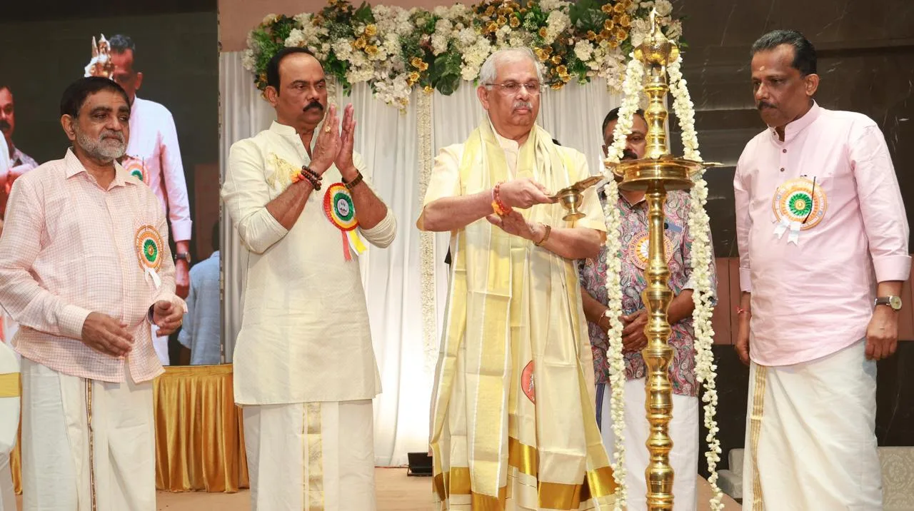ആദിശങ്കരാചാര്യർക്കും ശ്രീനാരായണ ഗുരുവിനും കേരളത്തിന്റെ പാരമ്പര്യത്തിലും സാമൂഹിക ജീവിതത്തിലും വലിയ സ്ഥാന0: ഗവർണർ ആർലേക്കർ