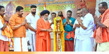 ജില്ലാ ഗണേശോത്സവ സമിതി മുനിസിപ്പല്‍ ബസ് സ്റ്റാന്‍ഡ് പരിസരത്ത് സംഘടിപ്പിച്ച നിമജ്ജന മഹാശോഭായാത്ര സംഗമം ചെങ്കോട്ടുകോണം ശ്രീരാമദാസാശ്രമം മഠാധിപതി സ്വാമി ശ്രീശക്തി ശാന്താനന്ദ മഹര്‍ഷി ഉദ്ഘാടനം ചെയ്യുന്നു