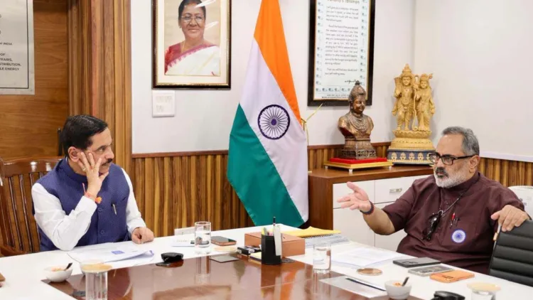 കേന്ദ്ര വിദ്യാഭ്യാസ മന്ത്രി പ്രള്ഹാദ് ജോഷിയുമായി ബിജെപി സംസ്ഥാന അധ്യക്ഷന് രാജീവ് ചന്ദ്രശേഖര് കൂടിക്കാഴ്ച നടത്തിയപ്പോള്