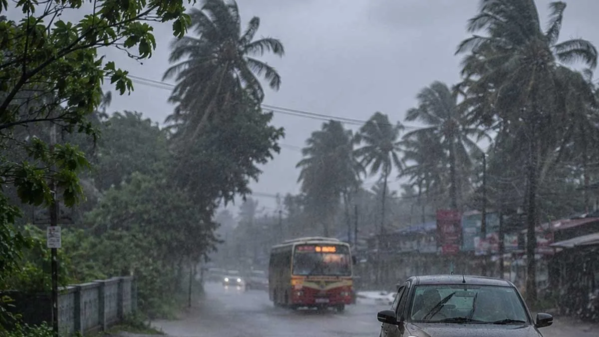 മഴ വീണ്ടും ശക്തമാകുന്നു, ഇന്ന് ഏഴ് ജില്ലകളില് യെല്ലോ അലര്ട്ട്; ഇടിമിന്നല് ജാഗ്രതാ നിര്ദേശം
