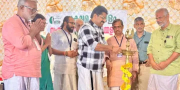 സക്ഷമ സംസ്ഥാന വാര്‍ഷിക സമ്മേളനം ഗാനരചയിതാവ് രാജീവ് ആലുങ്കല്‍ ഉദ്ഘാടനം ചെയ്യുന്നു