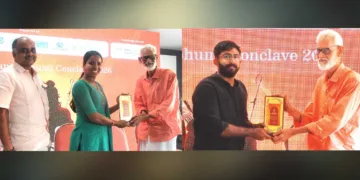 ജന്മഭൂമി രാമകഥാ കോണ്‍ക്ലേവില്‍ മികച്ച പ്രബന്ധാവതരണത്തിന് അര്‍ഹരായ കൃഷ്ണശ്രീ ബാബു, ഹരിപ്രസാദ് വര്‍മ്മ ഇ.കെ. എന്നിവര്‍ക്ക് സ്വാഗതസംഘം ഡയറക്ടര്‍ പ്രൊഫ. ഡോ. എ. കൃഷ്ണമൂര്‍ത്തി പുരസ്‌കാരം നല്കുന്നു