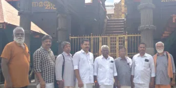 ഹിന്ദു ഐക്യവേദി നേതാക്കള്‍ ശബരിമല സന്നിധാനം സന്ദര്‍ശിച്ചപ്പോള്‍