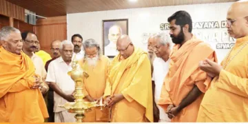 മഹാകവി കുമാരനാശാന്‍ ദേഹവിയോഗ ശതാബ്ദിസമാപന സമ്മേളനം ശ്രീനാരായണ ധര്‍മ്മസംഘം ട്രസ്റ്റ് പ്രസിഡന്റ്് സച്ചിദാനന്ദ സ്വാമി ഉദ്ഘാടനം ചെയ്യുന്നു