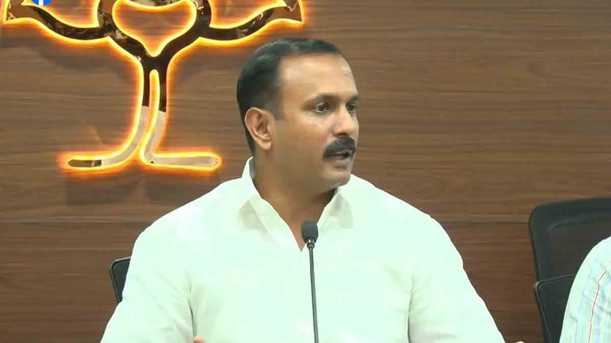 മാസപ്പടി കേസിൽ അന്വേഷണത്തിന് നിർദേശിക്കാൻ ചെന്നിത്തലയ്ക്ക് കഴിയില്ല; കാപട്യം എന്താണെന്നു മുഖ്യമന്ത്രിയെ കണ്ടുപഠിക്കണം: ഷോൺ ജോർജ്
