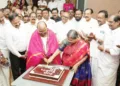 പിറന്നാള്‍ ദിനത്തില്‍ വെള്ളാപ്പള്ളി നടേശനും ഭാര്യ പ്രീതി നടേശനും ചേര്‍ന്ന് കേക്ക് മുറിക്കുന്നു