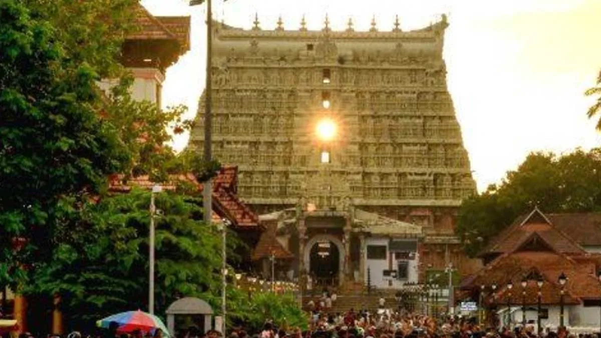 നാളെയാണ് ആ അപൂര്വ്വ പ്രതിഭാസം ‘വിഷുവം ദര്ശനം’; പത്മനാഭ സ്വാമി ക്ഷേത്രത്തിന്റെ വാതിലുകളിലൂടെ കടന്ന് സൂര്യരശ്മികള്