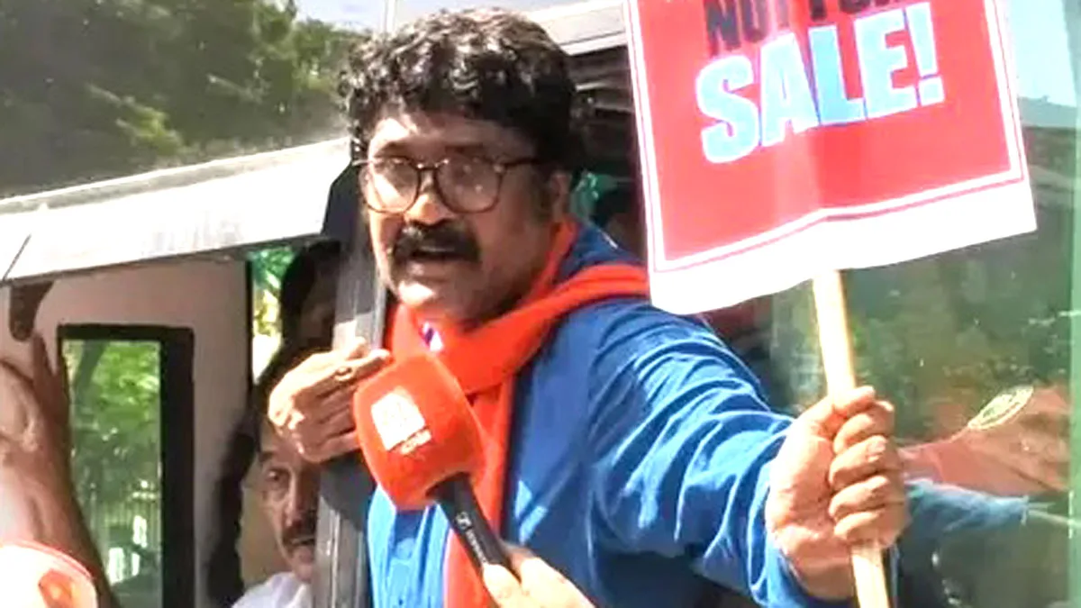 മുഖത്ത് അടിച്ചു, ബൂട്ടിട്ട് ചവുട്ടി, നഷ്ടപരിഹാരം വേണം: ഹര്ജിയുമായി എഎ റഹീം സുപ്രീം കോടതിയില്