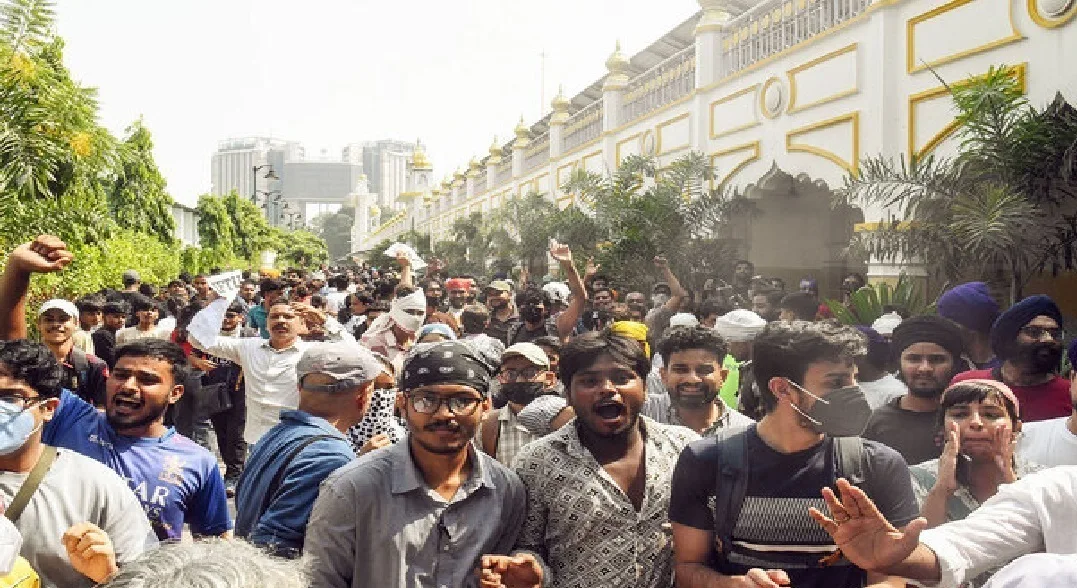 ഇന്ത്യാസഖ്യത്തിന്റെ സുപ്രീംകോടതി മാർച്ചിൽ ഭിന്നത, ഗുരുദ്വാരയിൽ കയറി മുദ്രവാക്യം വിളിച്ചതിന് എഎപി നേതാക്കൾക്കെതിരെ കേസ്