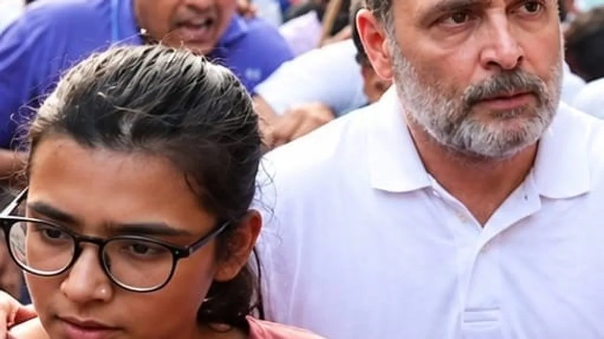 ‘വീ ദ ചോട്ടു’ : രാഹുലിന്റെ റാലിയിൽ നേഹ ബോറ ശ്രദ്ധിക്കപ്പെട്ടതിൽ കോൺഗ്രസിന്റെ യുവജന സംഘടനയ്ക്ക് അസ്വസ്ഥത, വാട്ട്സ്ആപ്പ് ഗ്രൂപ്പിന്റെ പേര് മാറ്റി