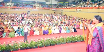 ഭാരതീയ കിസാന്‍ സംഘിന്റെ അഖിലഭാരതീയ വനിതാ കര്‍ഷക പ്രവര്‍ത്തക സമ്മേളനത്തില്‍ അഖില ഭാരതീയ മഹിളാ സംയോജിക മഞ്ജു ദീക്ഷിത് സംസാരിക്കുന്നു