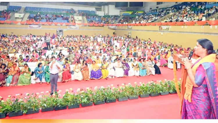 ഭാരതീയ കിസാന്‍ സംഘിന്റെ അഖിലഭാരതീയ വനിതാ കര്‍ഷക പ്രവര്‍ത്തക സമ്മേളനത്തില്‍ അഖില ഭാരതീയ മഹിളാ സംയോജിക മഞ്ജു ദീക്ഷിത് സംസാരിക്കുന്നു