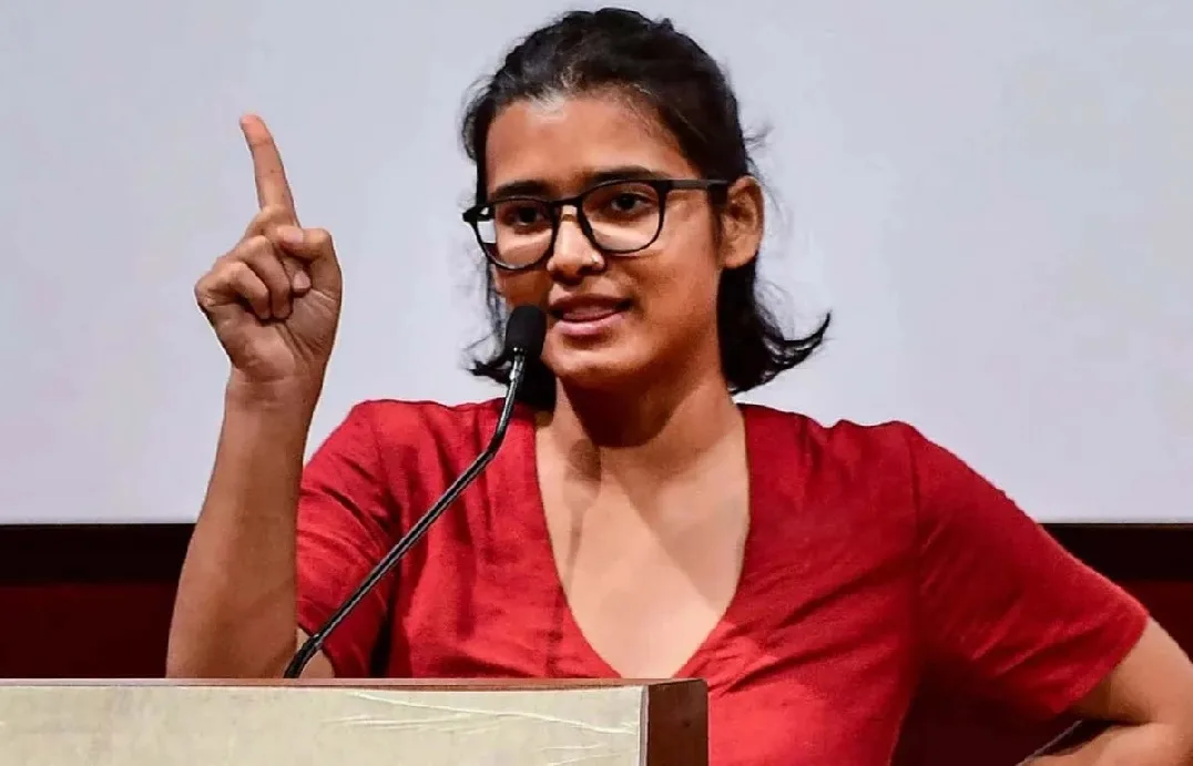 ‘ ഞങ്ങൾക്ക് വഴി കാണിച്ചതിന് നിങ്ങളെ അഭിനന്ദിക്കുന്നു ‘ ; ബംഗ്ലാദേശിലെ കലാപകാരികൾക്ക് ഐക്യദാർഢ്യം പ്രകടിപ്പിച്ച് നേഹ ബോറ