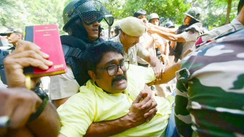 വിദ്യാർത്ഥികളെ മോചിപ്പിക്കും വരെ ആഹാരം കഴിക്കില്ല ; നിരാഹാര സമരവുമായി എ എ റഹീം